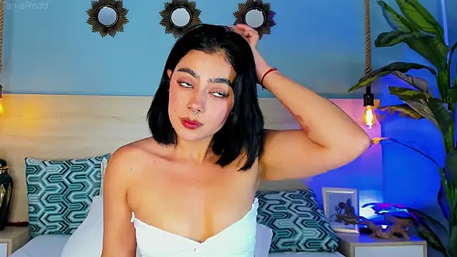 TaniaRedd  online show from April 8, 5:59 pm