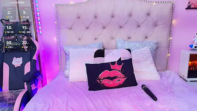 Miss Liu online show from December 20, 1:04 pm