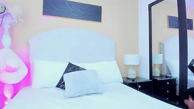 AnnieLeigt online show from March 30, 12:38 pm