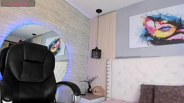 ariana  rosse online show from April 18, 3:09 am