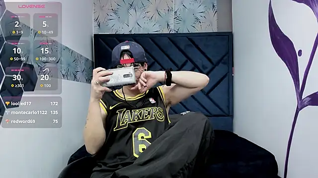 Kiara Fox   online show from January 8, 8:35 pm