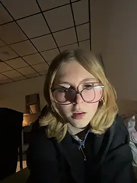 Milly-Kiss online show from January 6, 8:45 pm