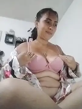 0lucer0 online show from March 24, 11:04 am