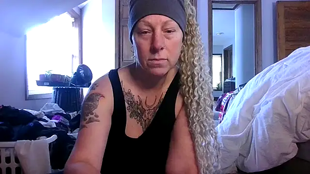 Outdoorchicjj online show from February 10, 2:20 pm