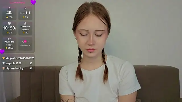 EvaaAnderson online show from February 3, 6:40 am