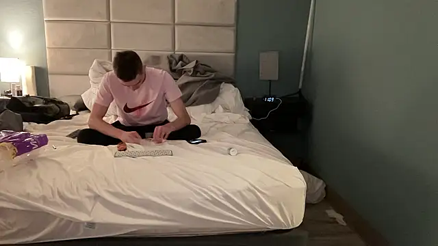 cosmiccloudpig online show from February 3, 7:57 am