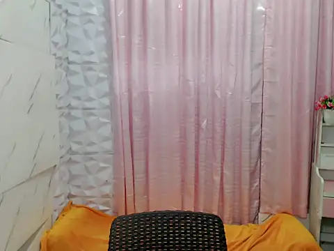 Ur hottestdella online show from December 18, 6:12 pm