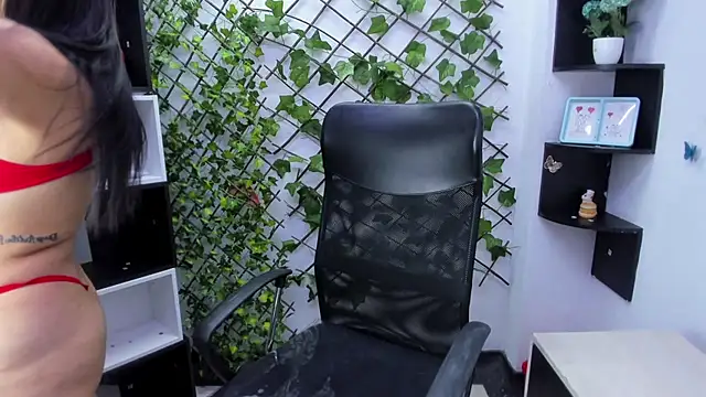 sophi hardd  online show from April 18, 3:03 pm