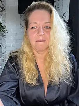 JenniferCarmen online show from April 15, 6:58 am