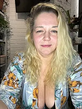 JenniferCarmen online show from March 17, 5:44 am