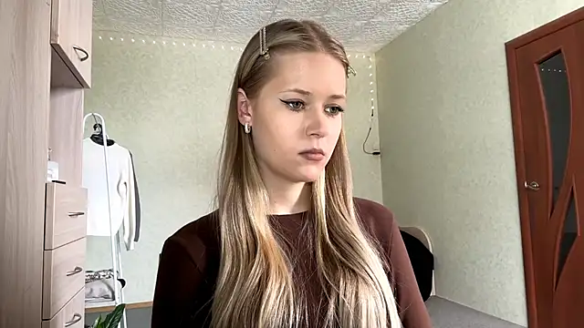 ZaidaSchwarten online show from February 26, 8:24 am