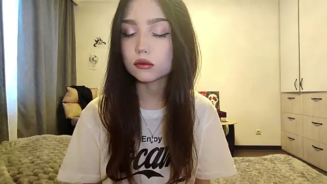 Qwami Amie online show from February 24, 9:30 am