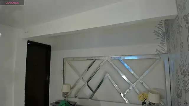 Annyhathatway online show from March 30, 9:47 pm