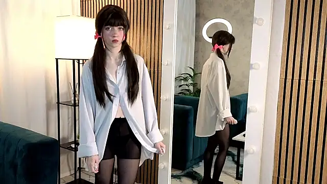 ViollaBloom online show from February 15, 11:04 pm