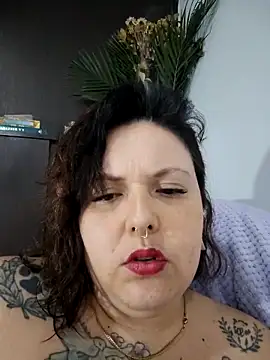 Divine Pouvoir online show from February 5, 8:23 pm