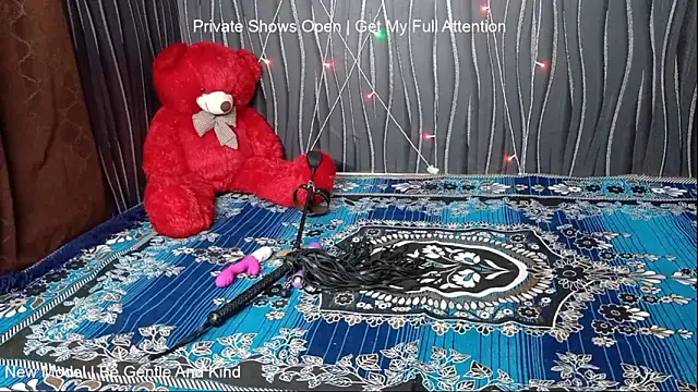 khushigoesnaughty0 online show from February 12, 7:04 pm