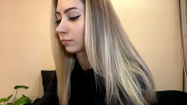 sun under skyy online show from December 14, 8:31 am