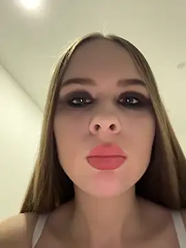 Nicole Loving online show from December 18, 10:03 pm