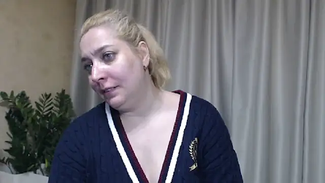 sweetpussy13 online show from March 28, 8:36 am