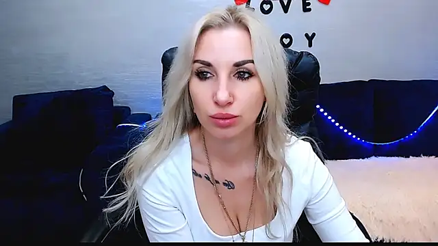 Hanna--Sweet online show from December 17, 10:30 am