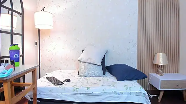 dahianeconnor online show from January 16, 12:01 pm