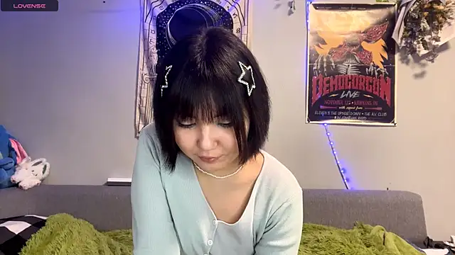 UrPrincessSuki online show from December 18, 4:12 pm