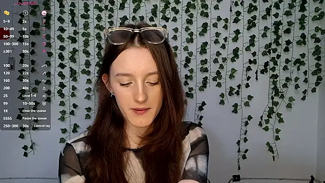 LisaBoddy online show from February 19, 1:43 pm