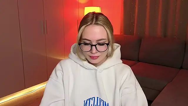 Aurelia Voss online show from February 19, 6:13 am