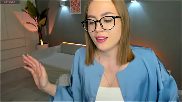 Aurelia Voss online show from January 17, 8:05 pm