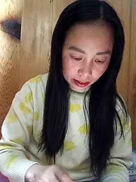 Chloe-ee online show from December 16, 12:00 pm