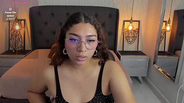 angelinemore online show from February 5, 7:50 pm