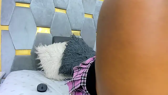 ShantallFoxxie online show from February 21, 6:36 am