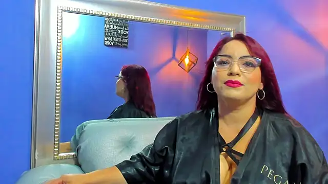 meggancurvy online show from January 6, 4:05 am