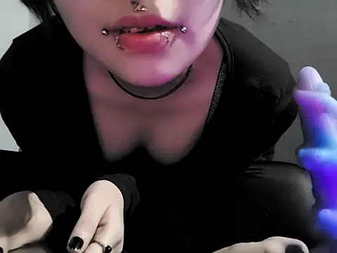 Delilah 666 online show from December 19, 12:04 am