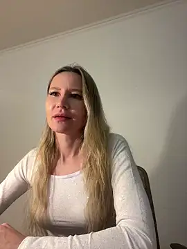 1Moonlight1 online show from December 21, 7:40 pm