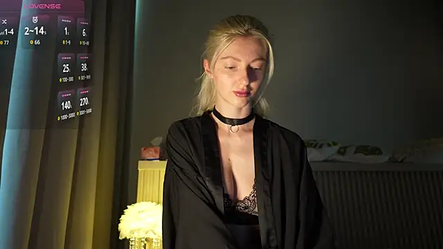 YourNaughtyMiss online show from May 12, 3:26 am