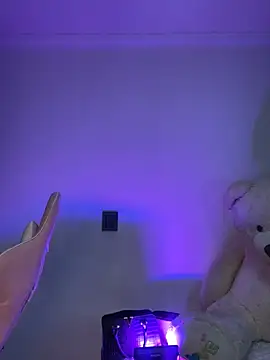 alessandrabloom online show from January 17, 6:59 pm