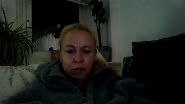 jennyblondeuk online show from February 12, 7:26 pm