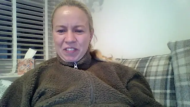 jennyblondeuk online show from February 24, 11:25 pm