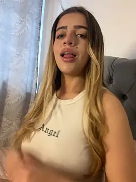 cute emmma online show from February 11, 12:17 pm