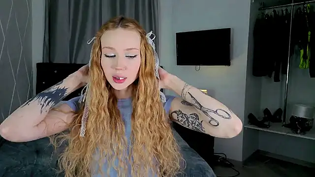 Zoe  Page online show from January 16, 2:02 pm