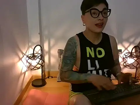 kat paradise online show from January 18, 12:45 pm