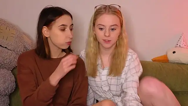 Mimipaws online show from January 11, 8:47 pm