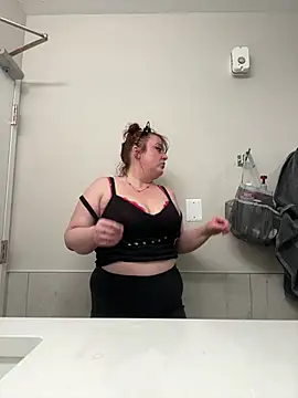 KittyCreamKisses online show from February 1, 3:05 am