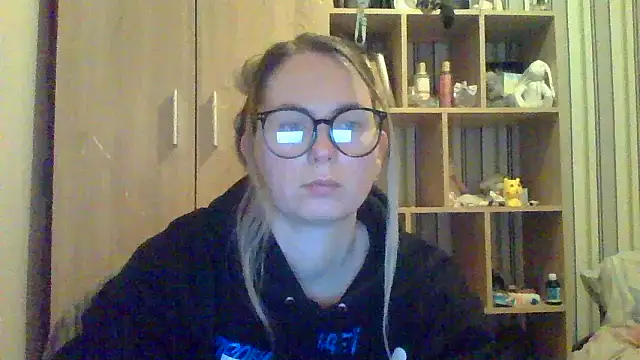 VikiLove765 online show from February 12, 7:04 pm