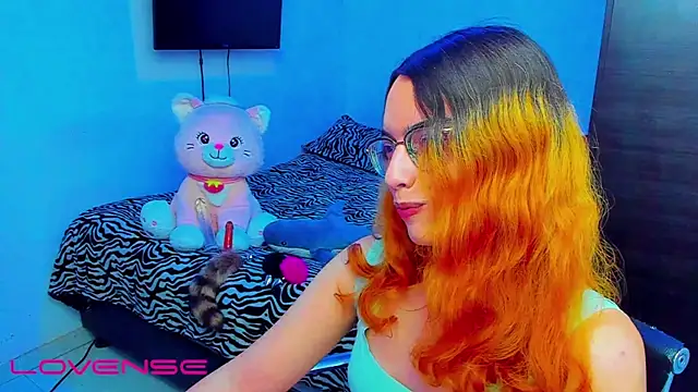 lillykittyyy online show from April 6, 3:28 am