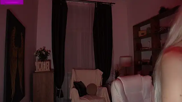 KristalCrowner online show from April 18, 7:29 pm