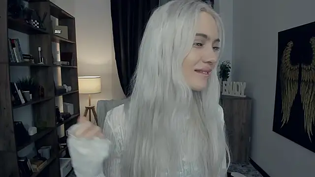 KristalCrowner online show from February 13, 7:37 pm