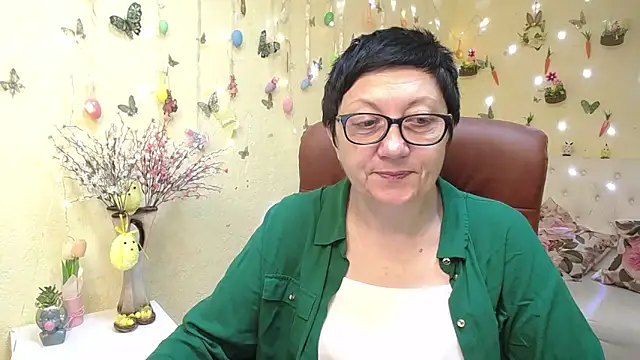 EmilyL0ve online show from April 12, 5:21 am