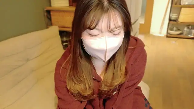   Yui  online show from March 6, 10:32 am